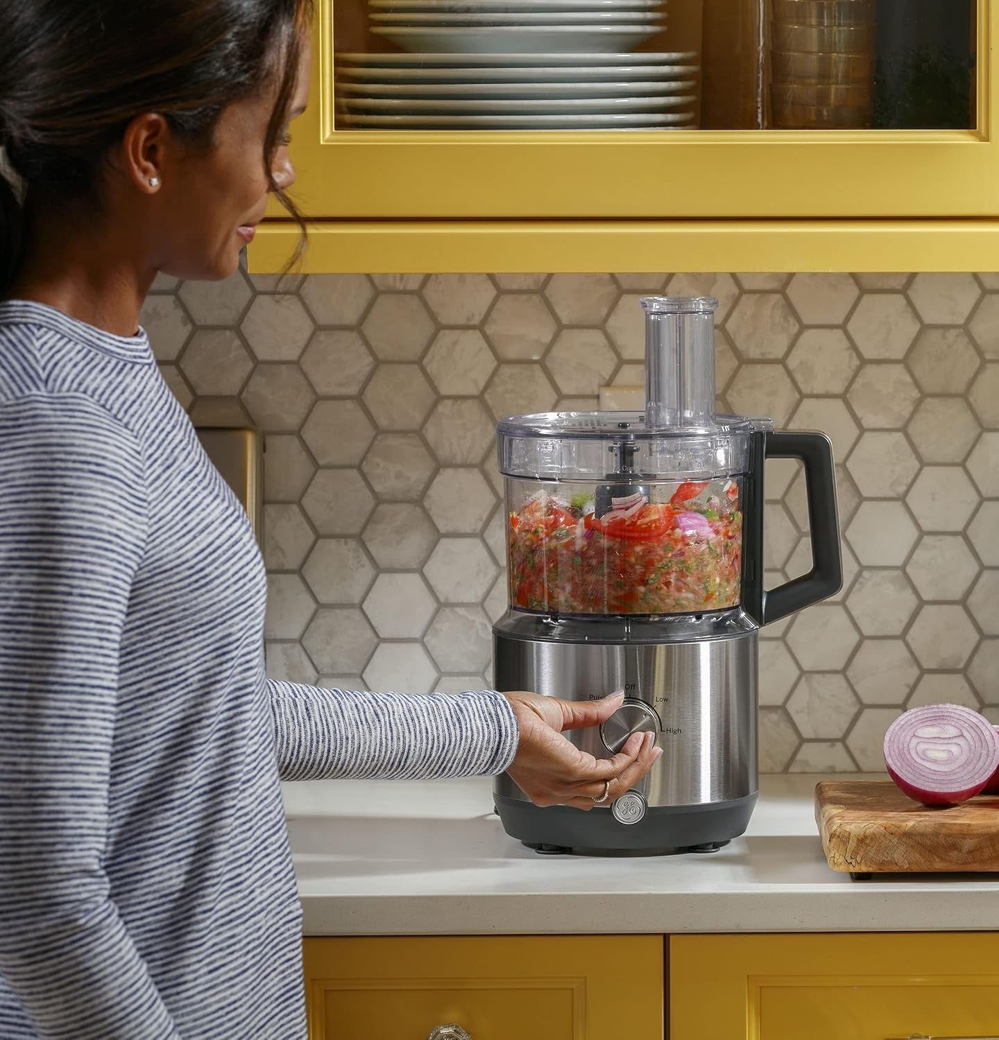 ge-food-processor-large-12-cup-vegetable-chopper-for-shredding-mincing-dicing-kneading-dough-9-stainless-steel-accessories-550w-motor-3-speed-dishwasher-safe