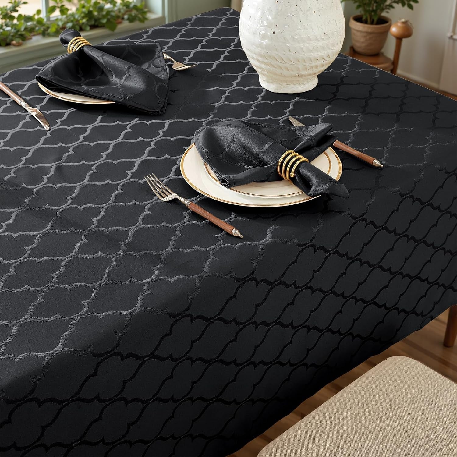 black-tablecloth-rectangle-jacquard-52-x-70