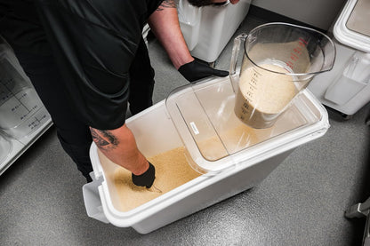 (400MCCW135) 4 Qt Liquid Measuring Cup - Camwear®3