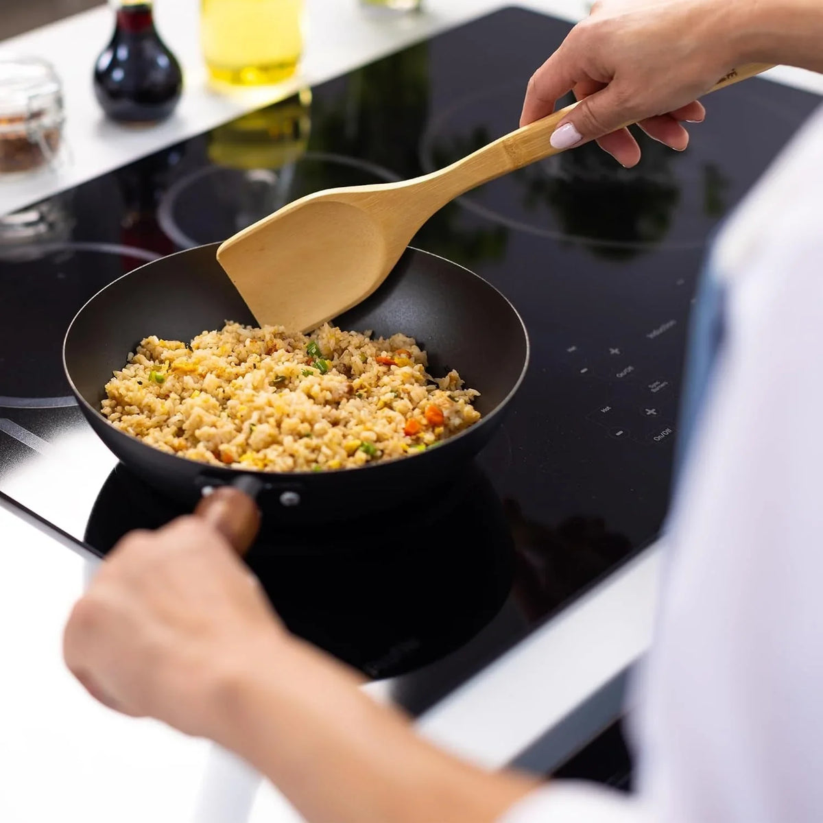 joyce-chen-classic-series-9-5-inch-preseasoned-carbon-steel-stir-fry-pan