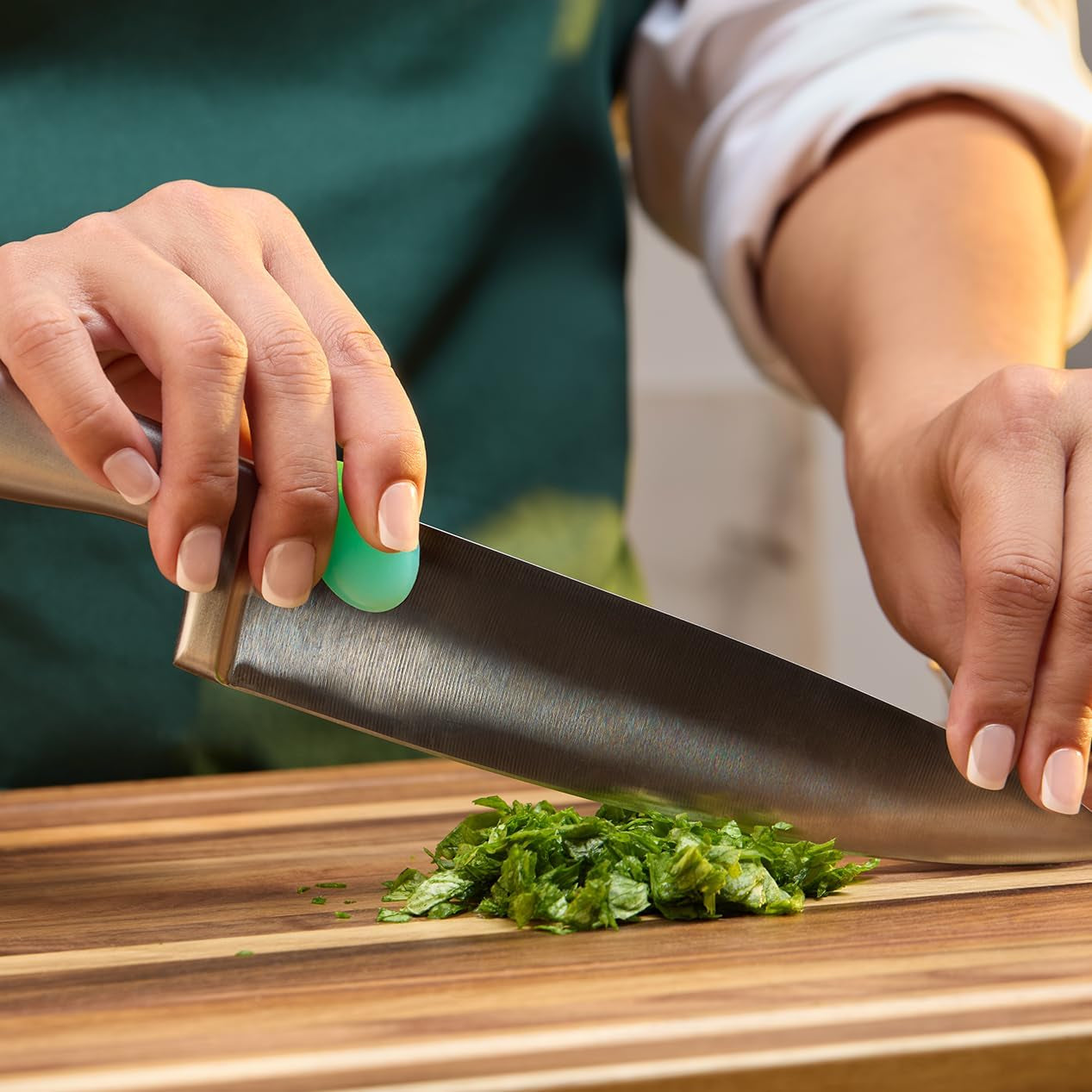 knife-grip-the-indispensable-culinary-kitchen-tool-for-better-comfort-and-control-for-most-chefs-knives-utility-boning-nakiri-santoku-and-paring-knives