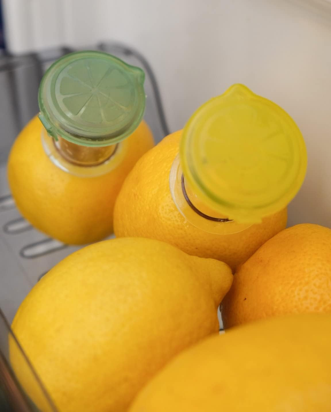 yzc-lemon-squeezer-2-pack-lemon-juicer-bpa-free-plastic-lime-juicer-compact-juice-extractor-citrus-press-with-lid-squeeze-lime-for-cocktails-drinks