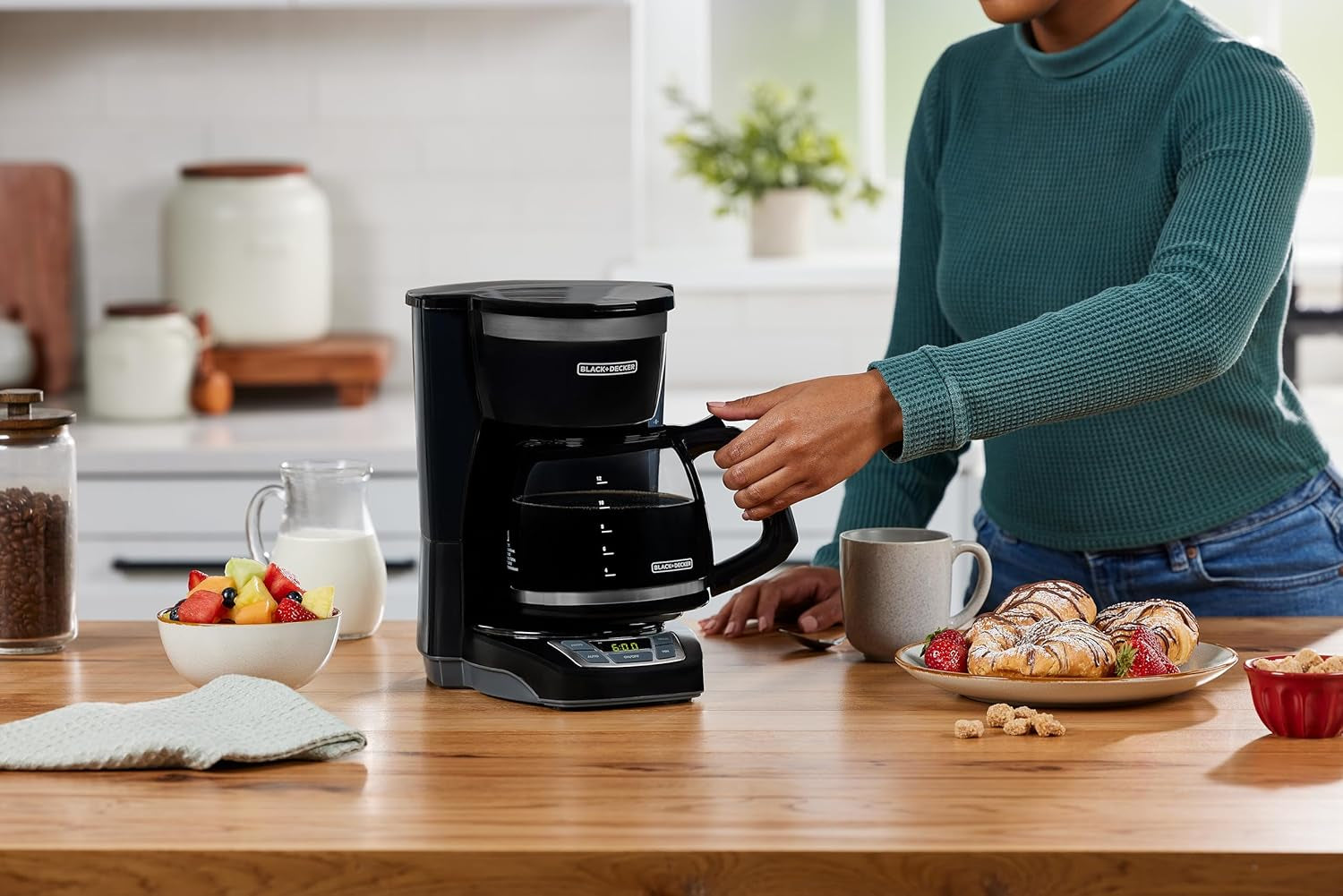 black-decker-12-cup-drip-coffee-maker-with-vortex-brewing