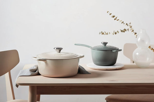 Le Creuset Enameled Cast Iron Signature round Dutch Oven, 5.5 Qt., Meringue5