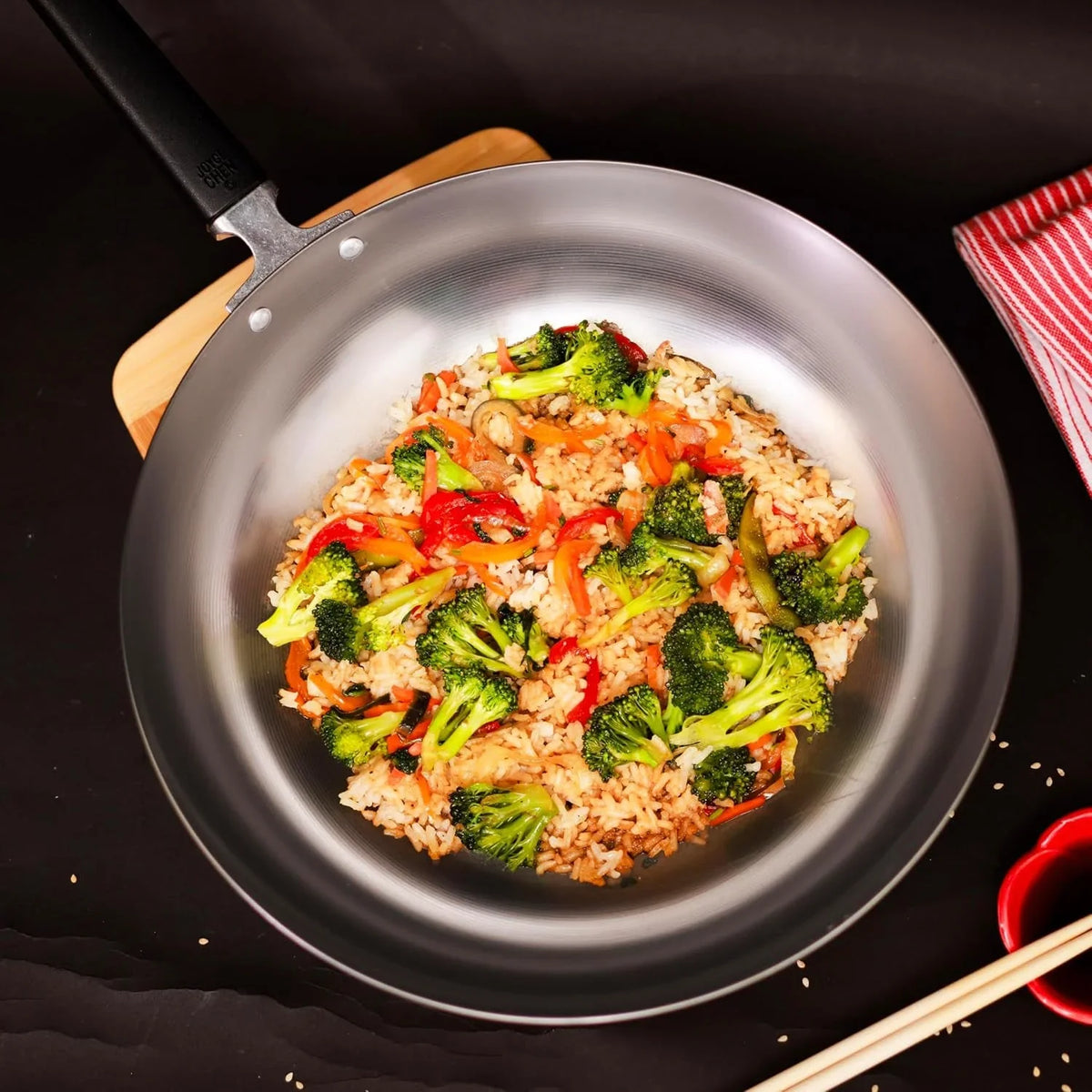 joyce-chen-professional-series-12-inch-carbon-steel-stir-fry-pan-with-phenolic-handle
