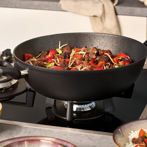 Adamant Non-Stick Wok Pan - 12.6" - Premium German Quality - for All Cooktops - Non-Stick Silicon Carbide Surface - Dishwasher Safe - Made in Germany3