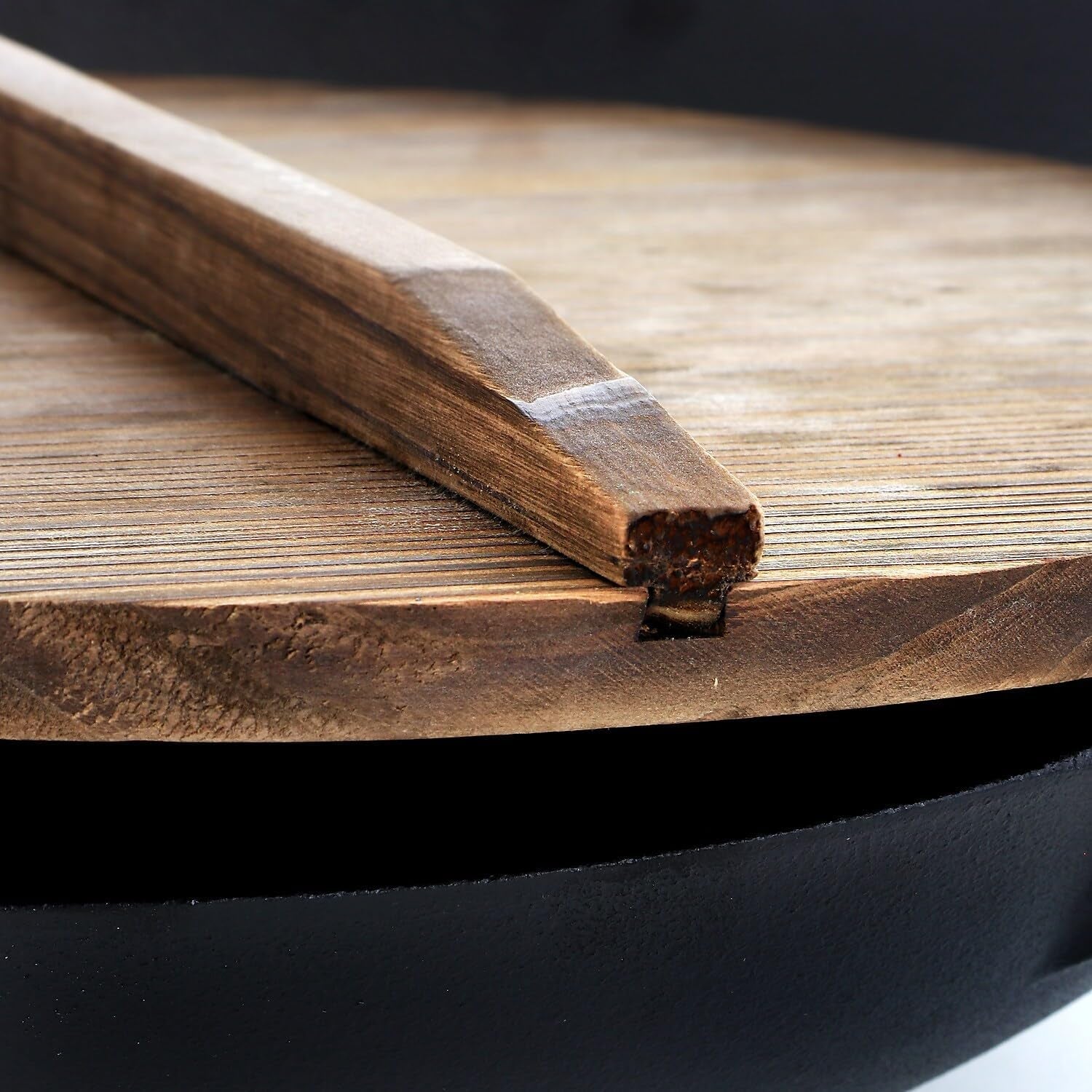 megachef-2-piece-14-inch-heavy-duty-cast-iron-wok-with-wood-lid
