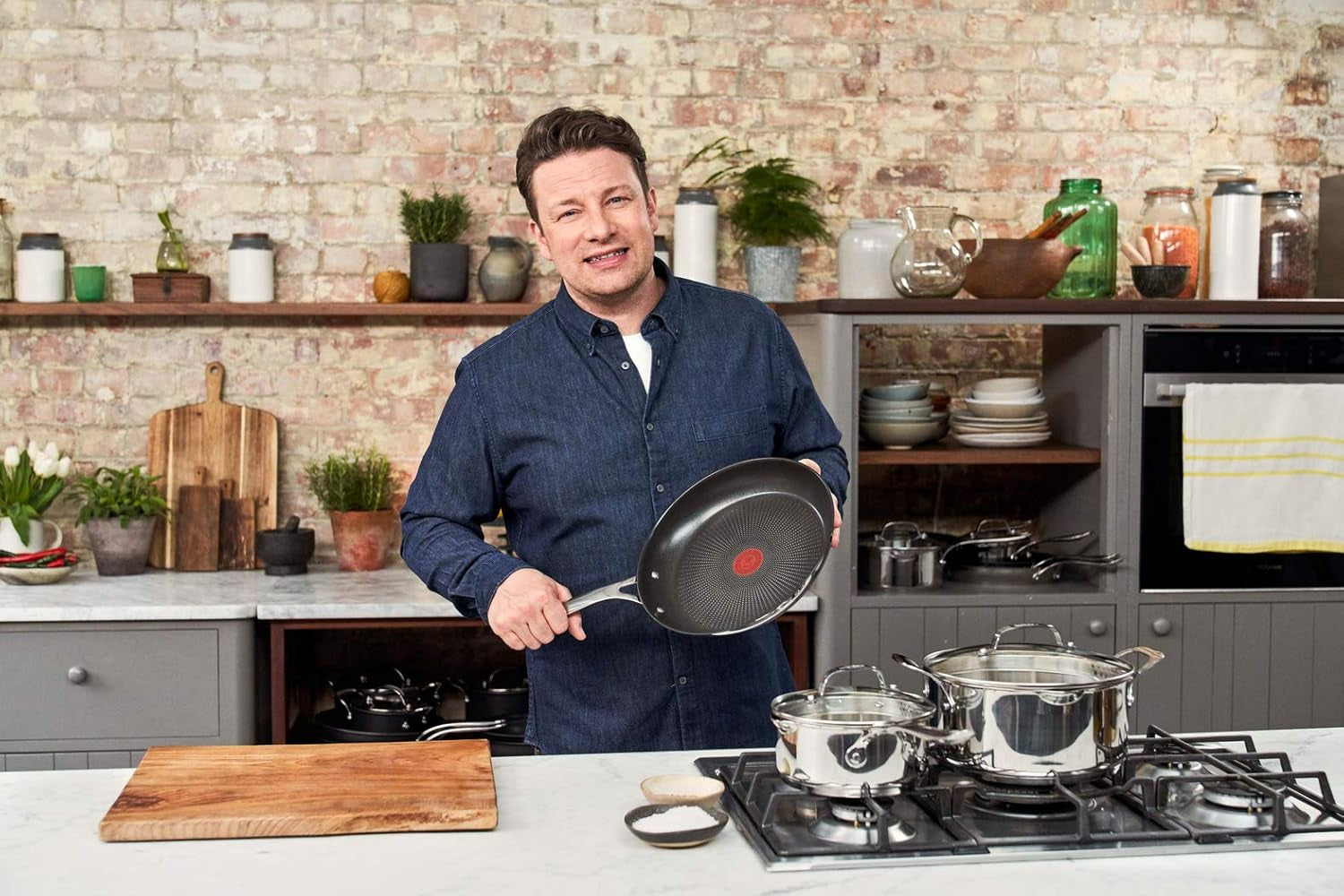 x-jamie-oliver-nonstick-coated-stainless-steel-pans-8-9-5-11-frypan-set-induction-compatible-oven-safe-up-to-500-f-chefs-stainless-steel-skillet-frying-pan-silver-3-frying-pans-7-9-9-4-11-inch-titanium-non-stick-coating-suitable-for-induction-thermo-signal-riveted-handle