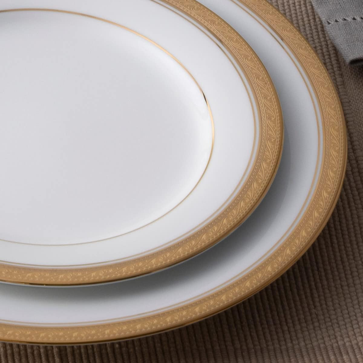 crestwood-gold-50-piece-set-service-for-8-in-white