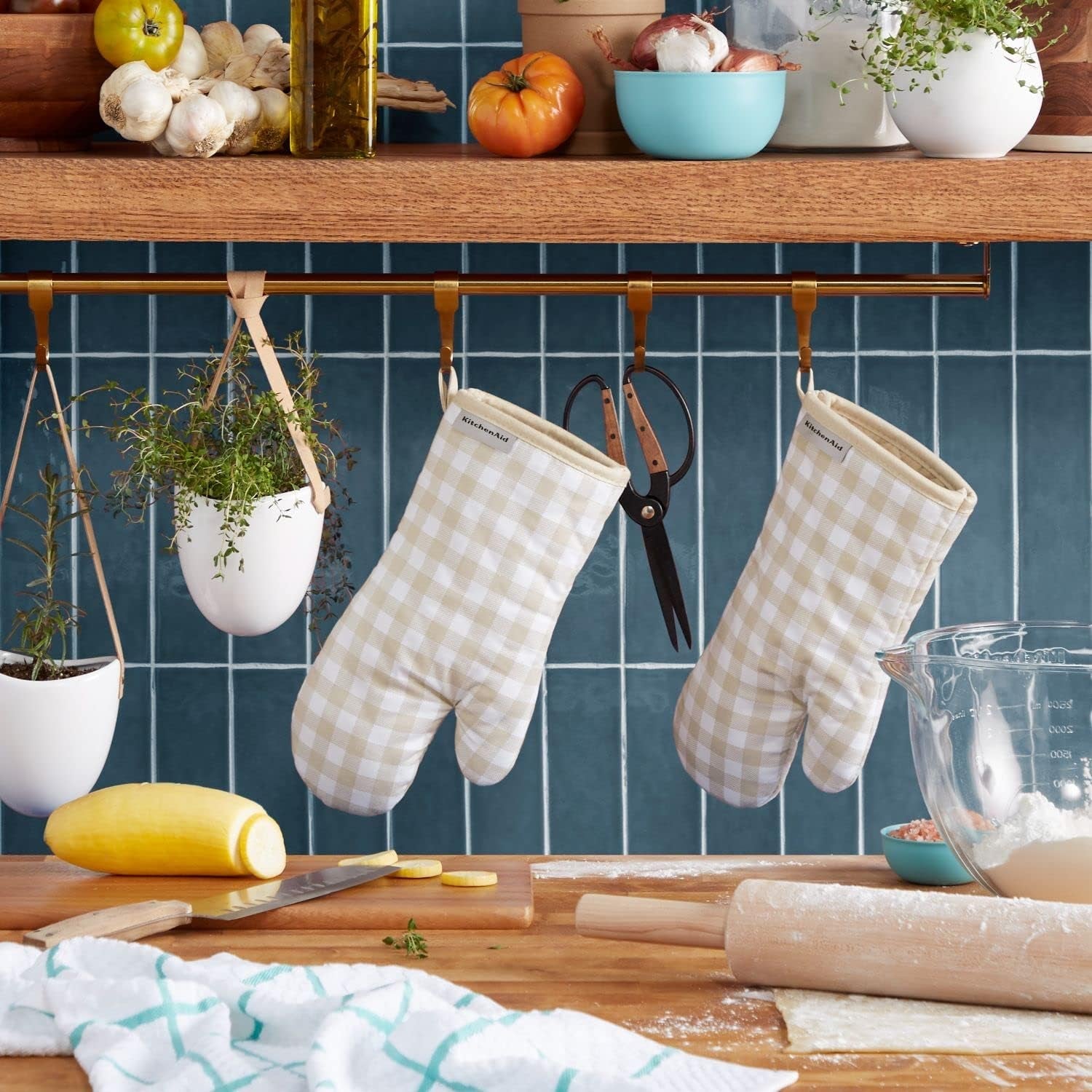 gingham-oven-mitt-2-pack-set-milkshake-tan-7x13