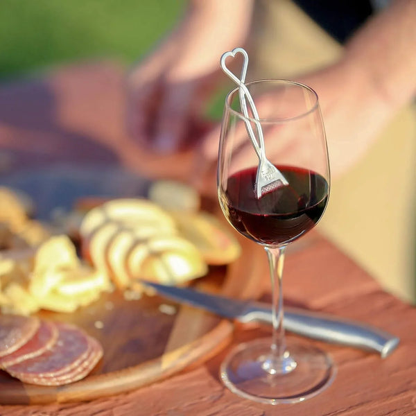 Purewine the Wand Wine Purifier, Removes Histamines & Sulfites - 8 Wands | Wine Wand Filters before You Drink; Remove Sulfites & Histamines; Helps Wine Allergies & Headaches. Purifies 3 Glasses/Wand2