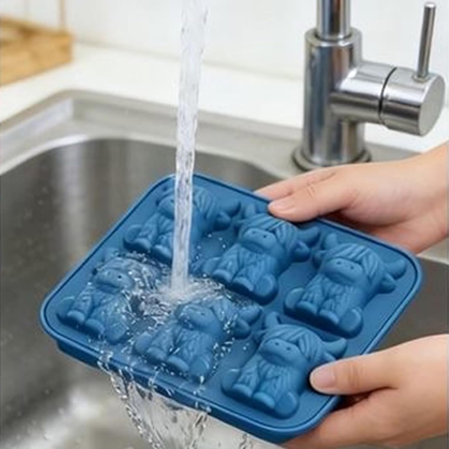 3d-highland-cow-silicone-ice-mold-food-grade-creative-ice-cube-tray-for-whiskey-home-party-cocktails-1-pcs