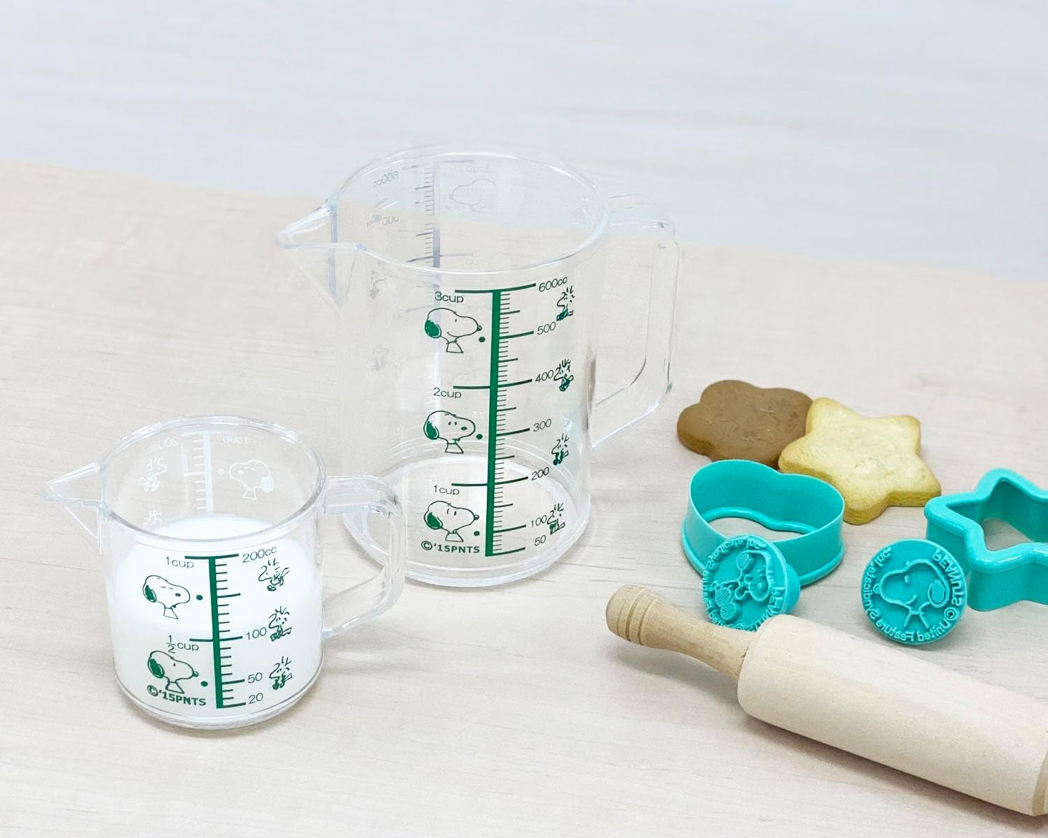 osk-mc-2-measuring-cup-snoopy-measuring-cup-large-20-3-fl-oz-600-ml-made-in-japan-graduated-boiling-water-handle-cute-stylish-easy-to-use-easy-to-pour-for-cooking-clear