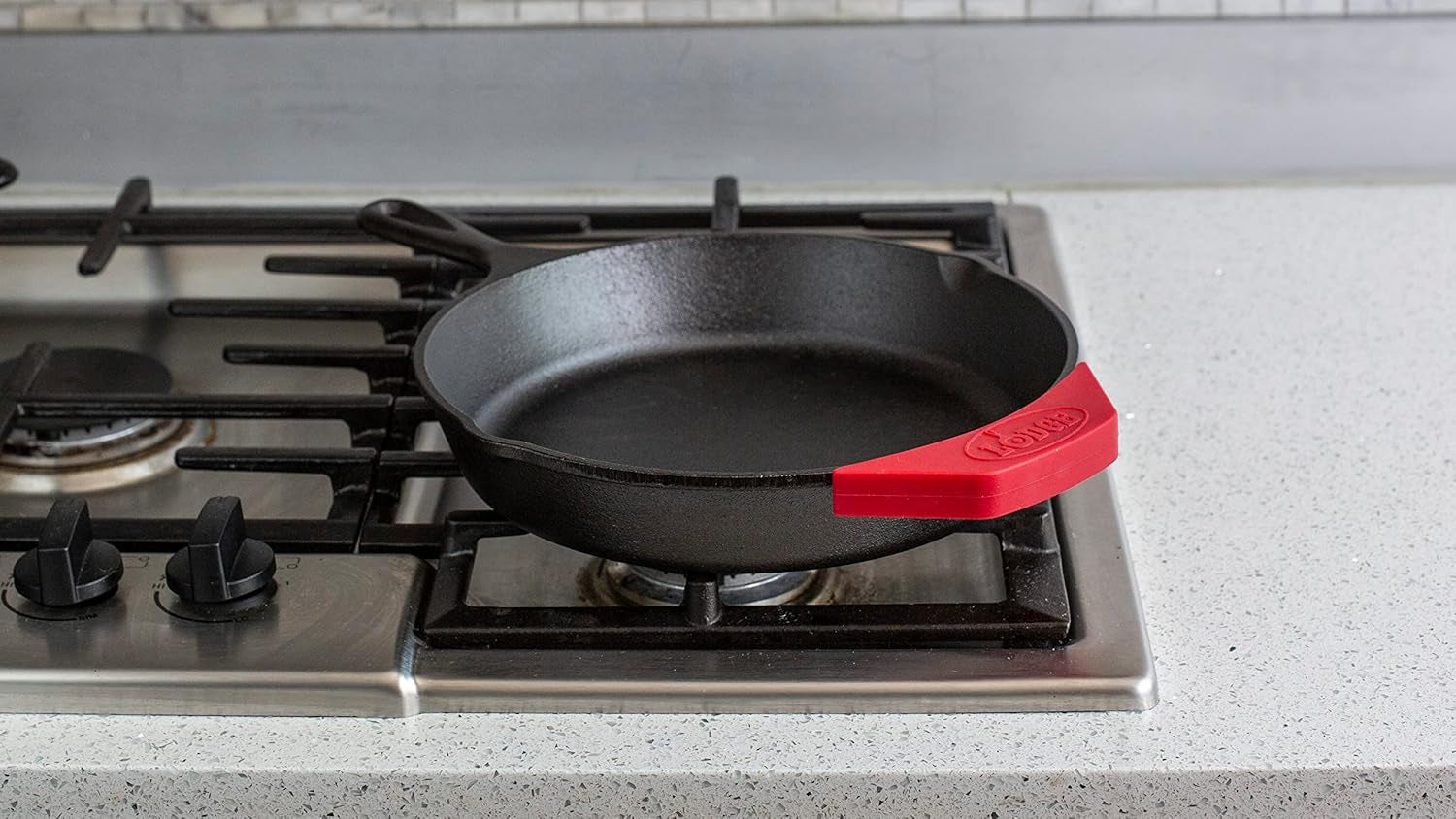 silicone-assist-handle-holder-dishwasher-safe-red-hot-handle-holder-for-cast-iron-dual-handle-products-reusable-heat-protection-up-to-450-f-reusable-heat-protection