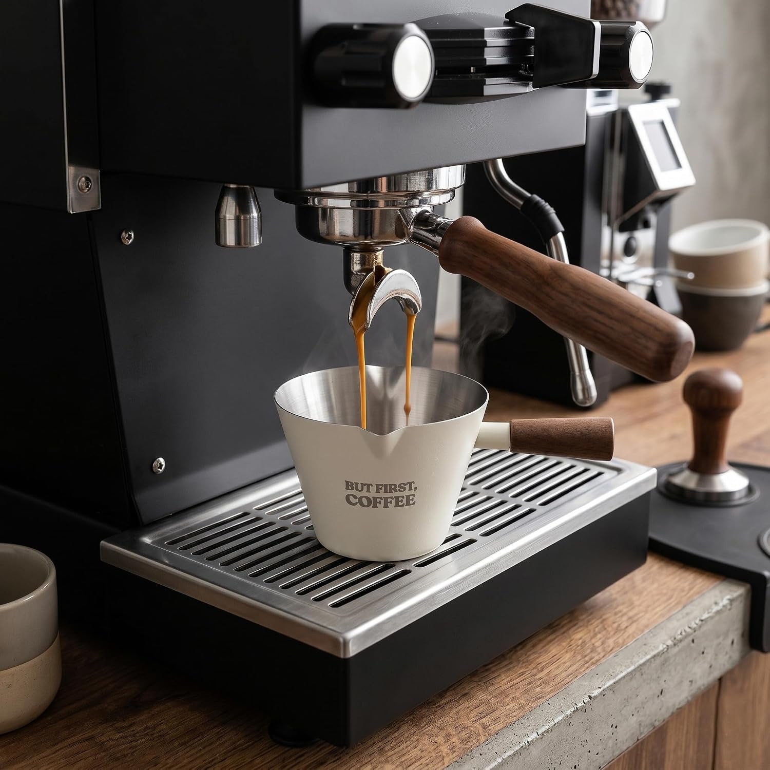 espresso-measuring-cup-with-handle-dv-6-8oz-200ml-stainless-steel-espresso-cups-with-walnut-wood-handle-double-spouts-cream-white-coffee-measuring-cup