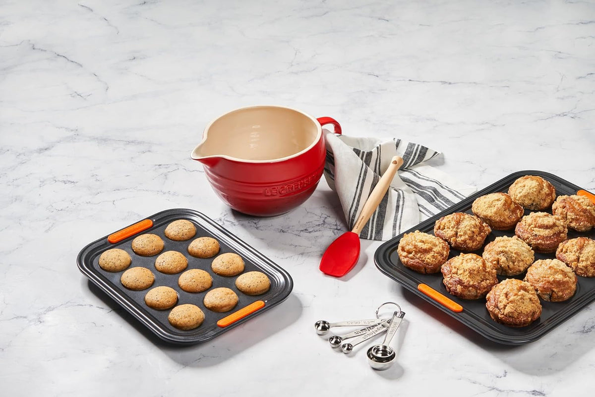 le-creuset-stoneware-signature-batter-bowl-3-25qt-marseille