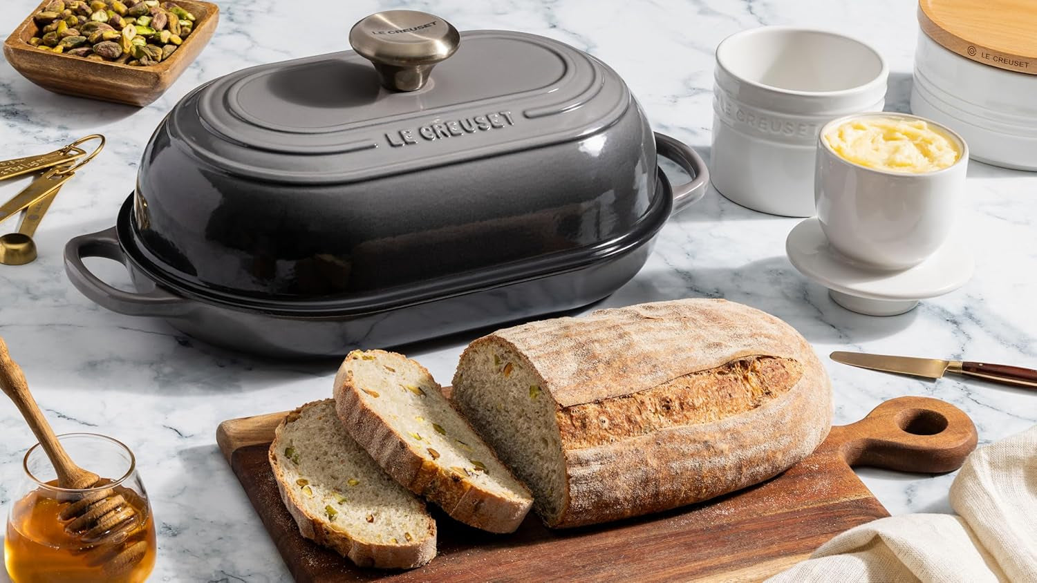 le-creuset-enameled-cast-iron-oval-bread-oven-11-5-inch-sea-salt