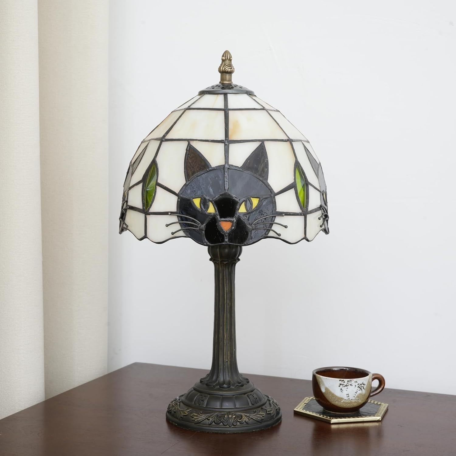 tiffany-style-black-cat-stained-glass-table-lamp-cute-small-quirky-table-lamp-bedroom-bedside-lamp-living-room-dining-room-office-decoration-desk-lamp-home-decoration-creative-gift-scene-props