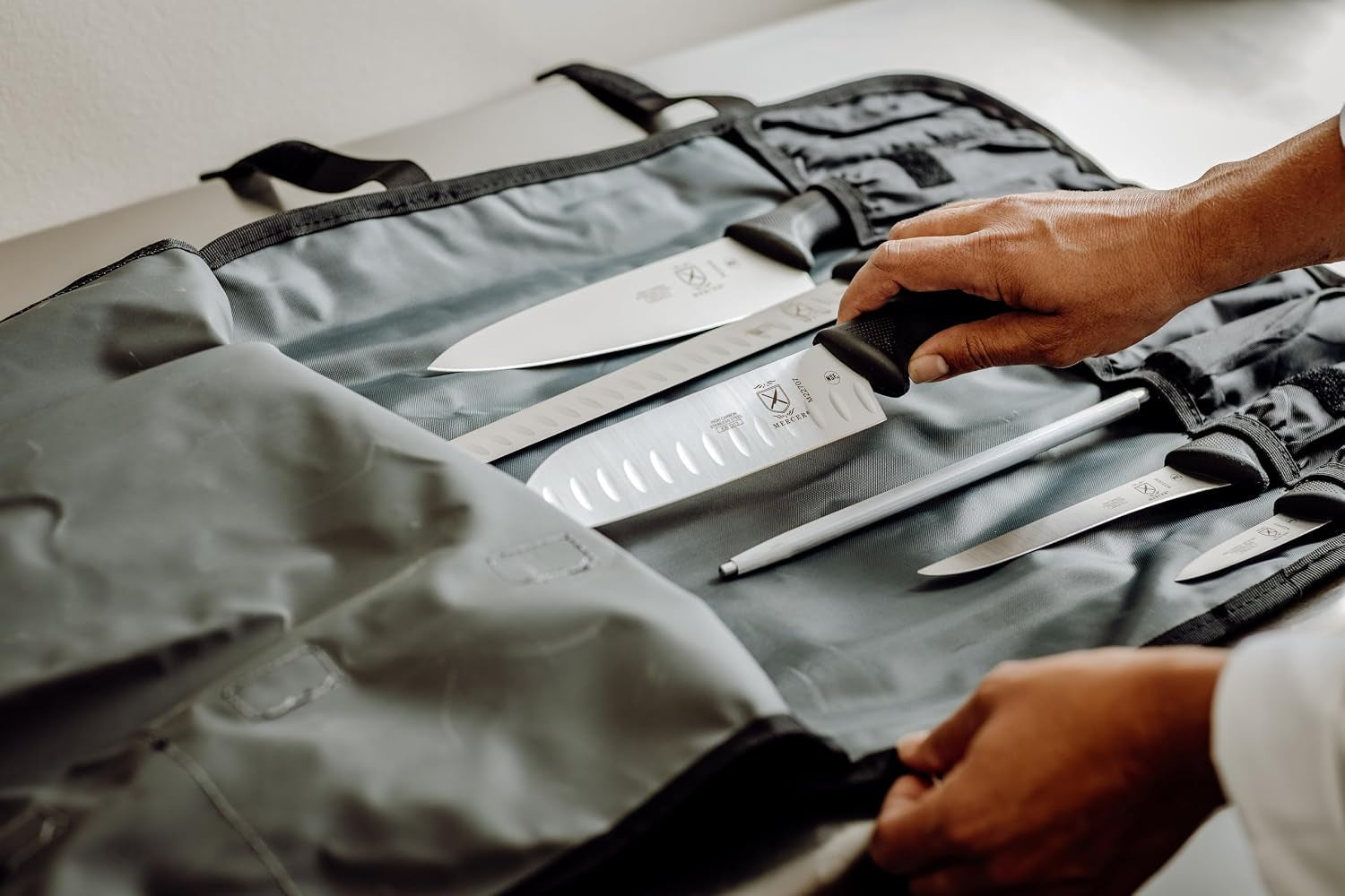millennia-8-piece-knife-roll-set-black-handles
