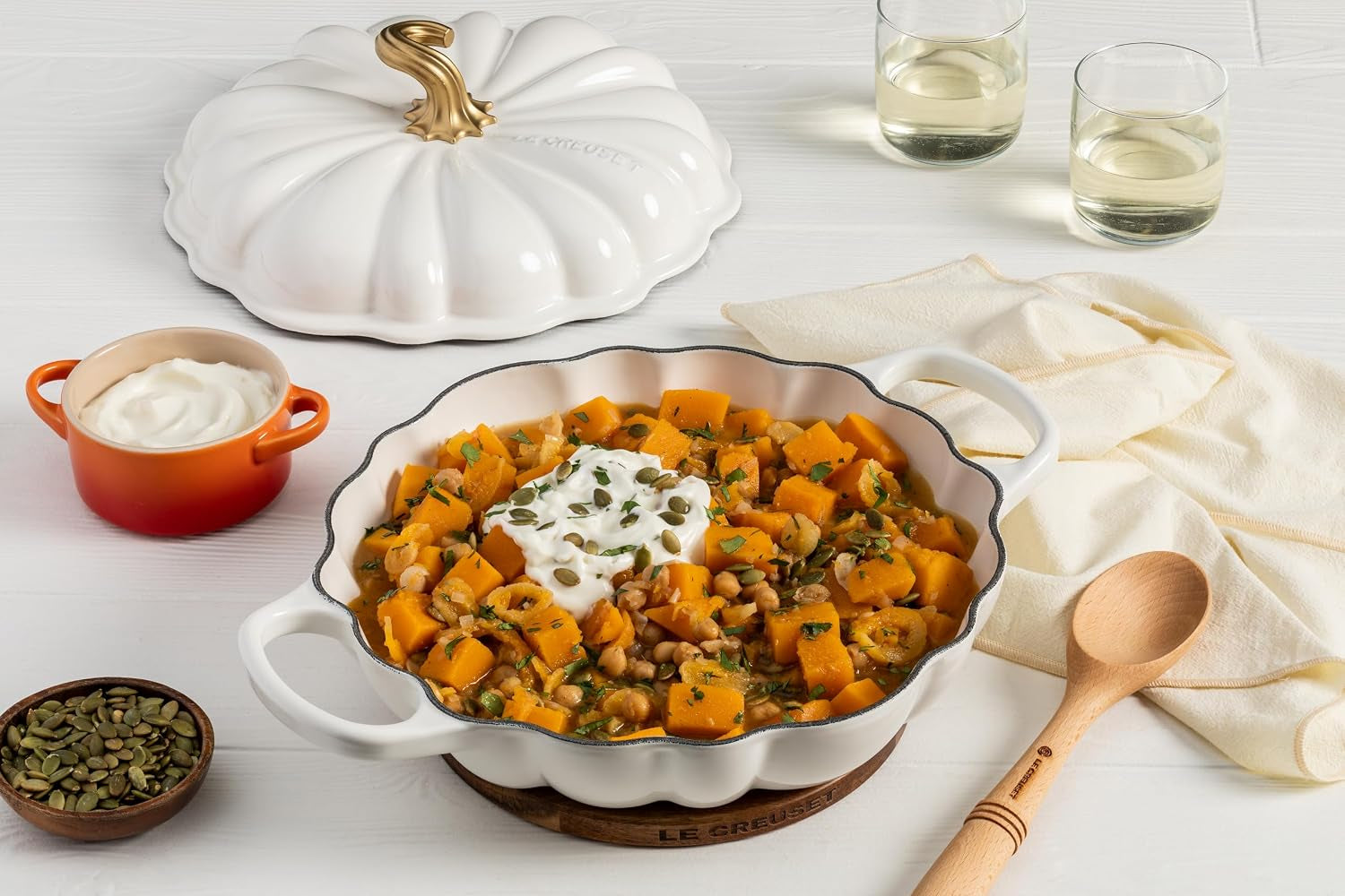le-creuset-enameled-cast-iron-signature-pumpkin-braiser-2-75-qt-persimmon