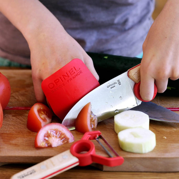 Le Petit Chef Complete 3 Piece Kitchen Set, Chef Knife with Rounded Tip, Fingers Guard, Peeler, for Children and Teaching Food Prep and Kitchen Safety, Made in France7