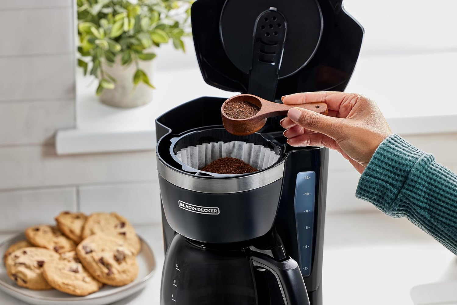 black-decker-12-cup-drip-coffee-maker-with-vortex-brewing