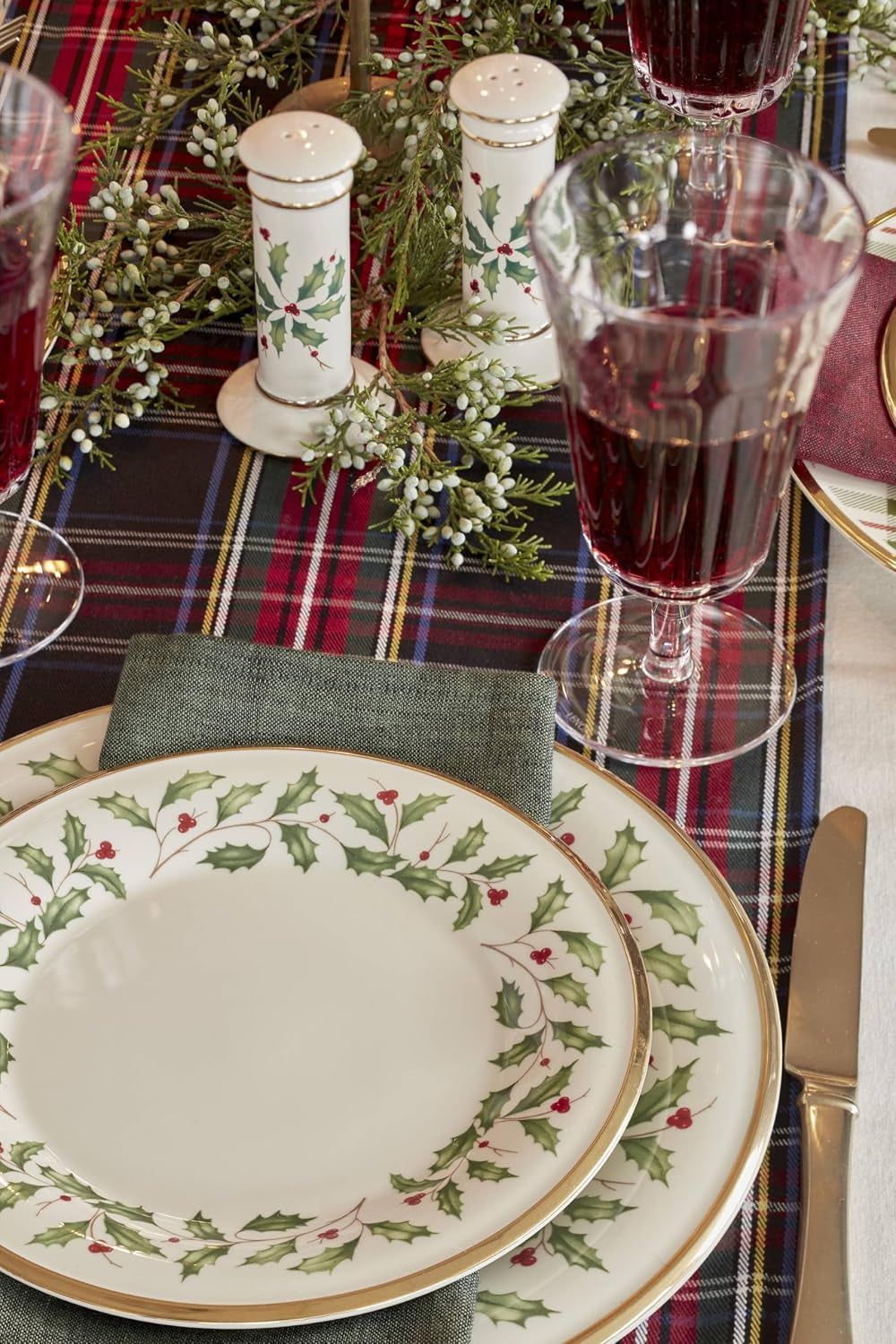 holiday-plaid-porcelain-12-piece-christmas-dinnerware-set-for-4