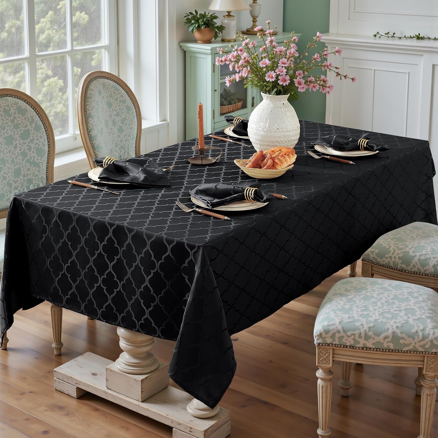 black-tablecloth-rectangle-jacquard-52-x-70