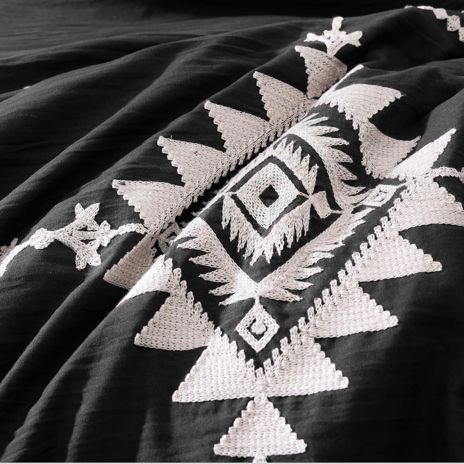 embroidery-queen-comforter-set-7-pieces-black-bed-in-a-bag