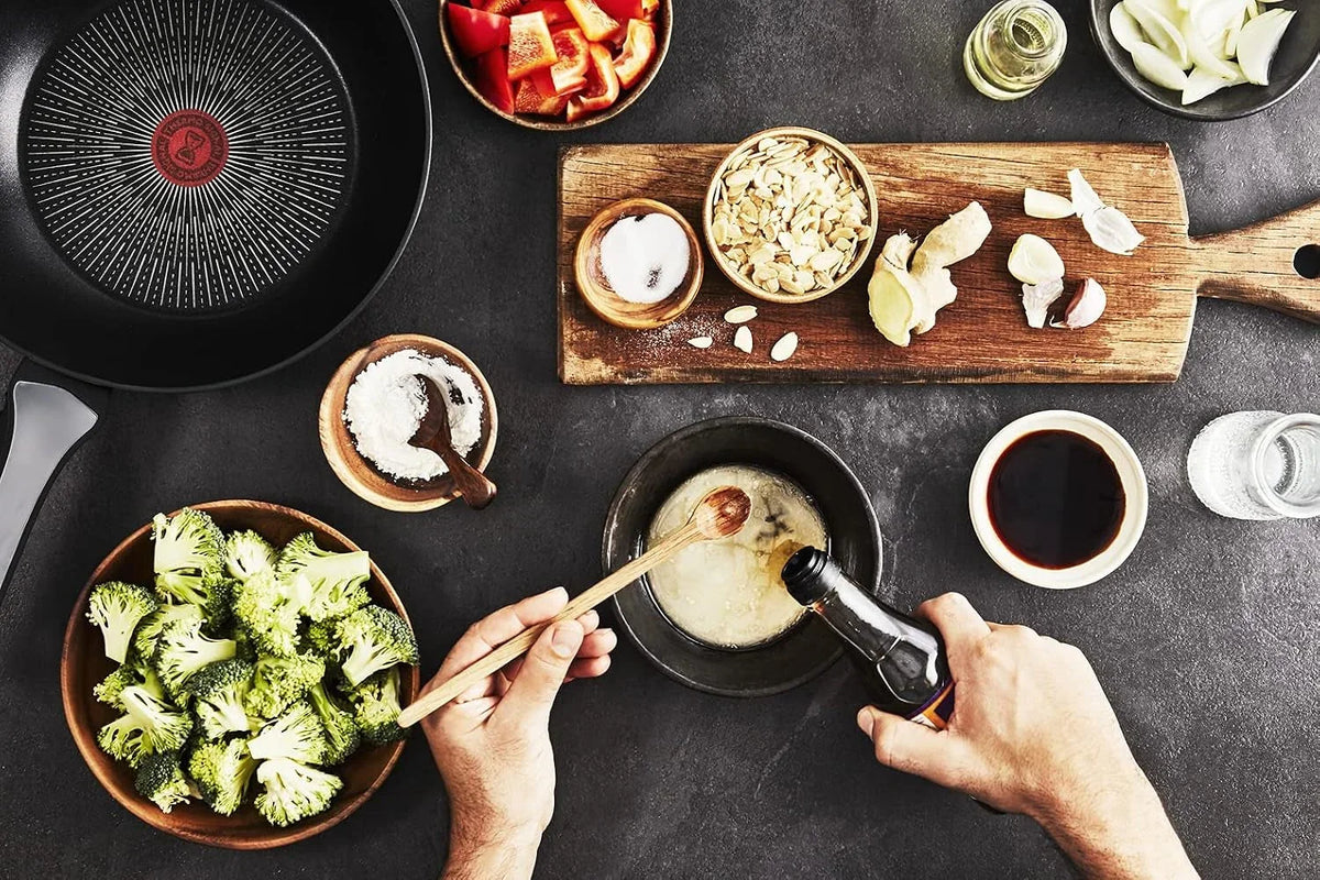 tefal-unlimited-on-premium-cookware-28-cm-wok-pan-uks-longest-lasting-non-stick-frying-pan-heat-indicator-induction-hob-compatible-dishwasher-safe-aluminium-black-g25919az