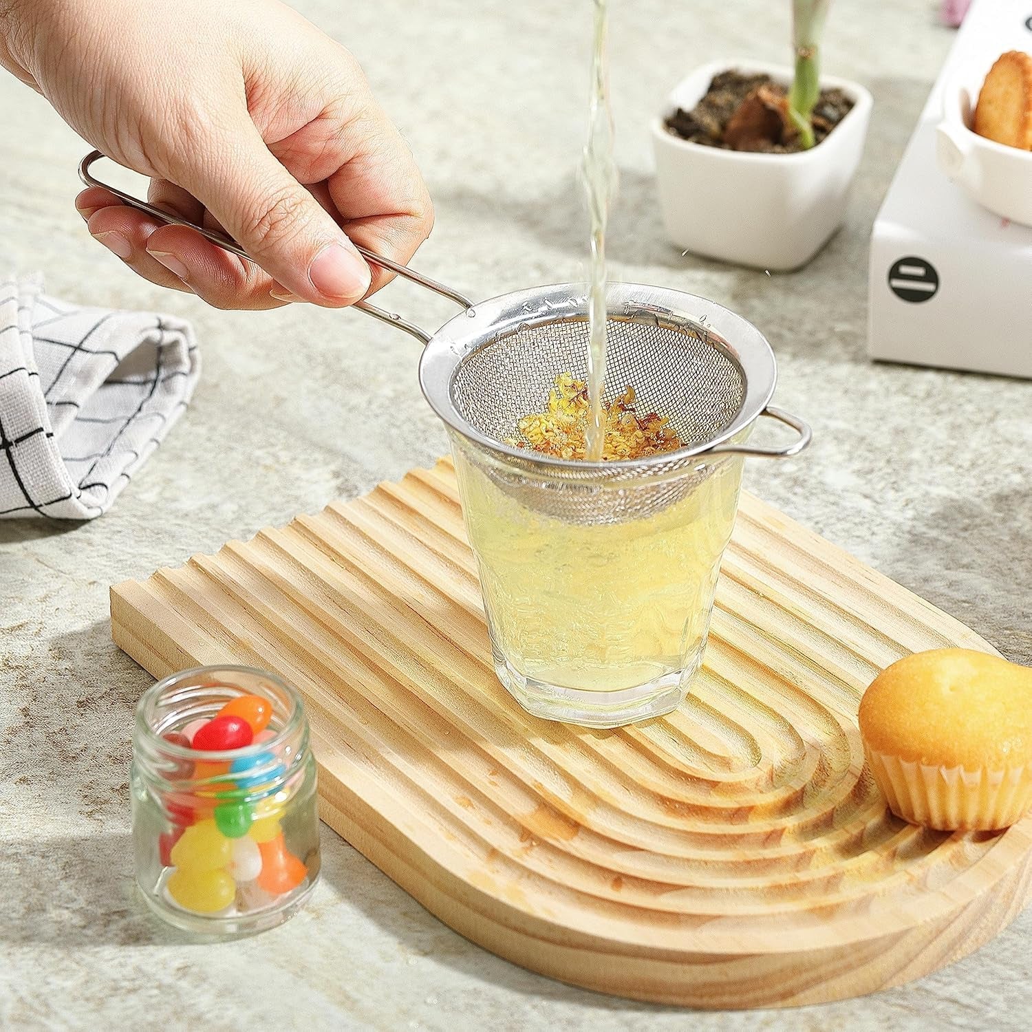 fine-mesh-strainers-for-kitchen-stainless-steel-metal-hand-small-mini-sieve-strainer-cocktail-strainer-tea-coffee-juice-strainer-food-strainer-with-handlle-3-35inch-silver