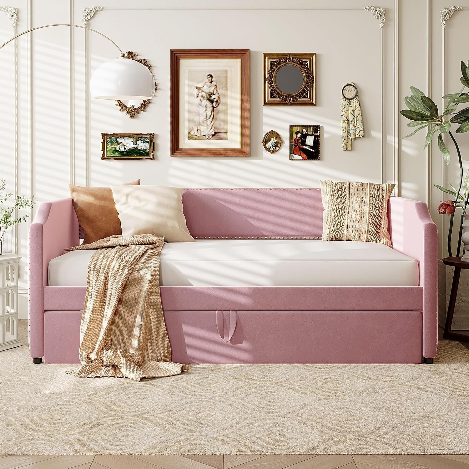 multifunctional-upholstered-twin-to-king-daybed-with-trundle-pink