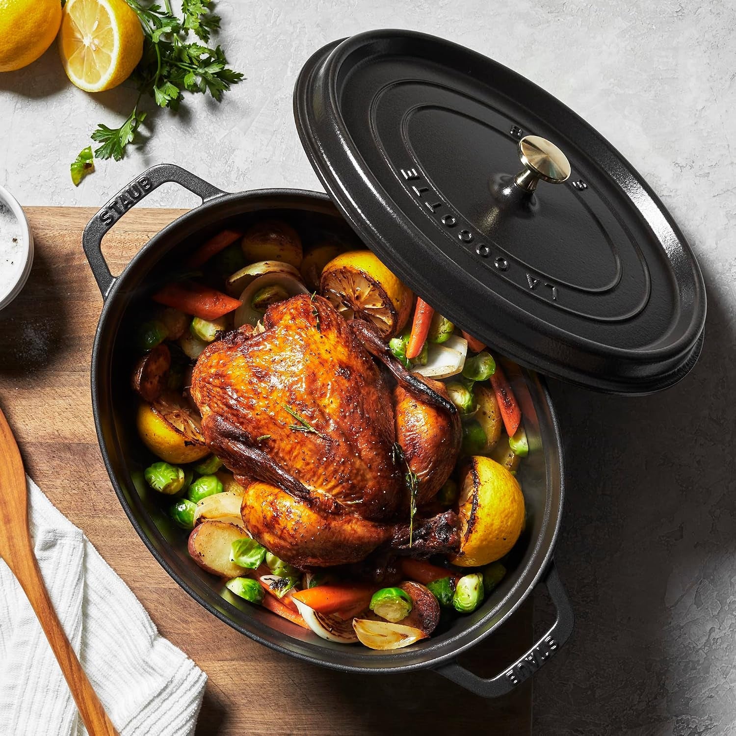 staub-12-75-quart-oval-cocotte-black-matte