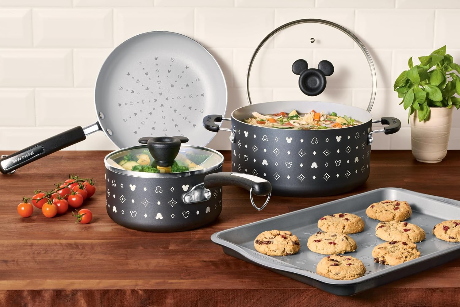 disney-monochrome-ceramic-nonstick-cookware-pots-and-pans-with-baking-bakeware-cookie-pan-and-kitchen-cooking-tool-set-dishwasher-safe-8-piece-cookware-set-black