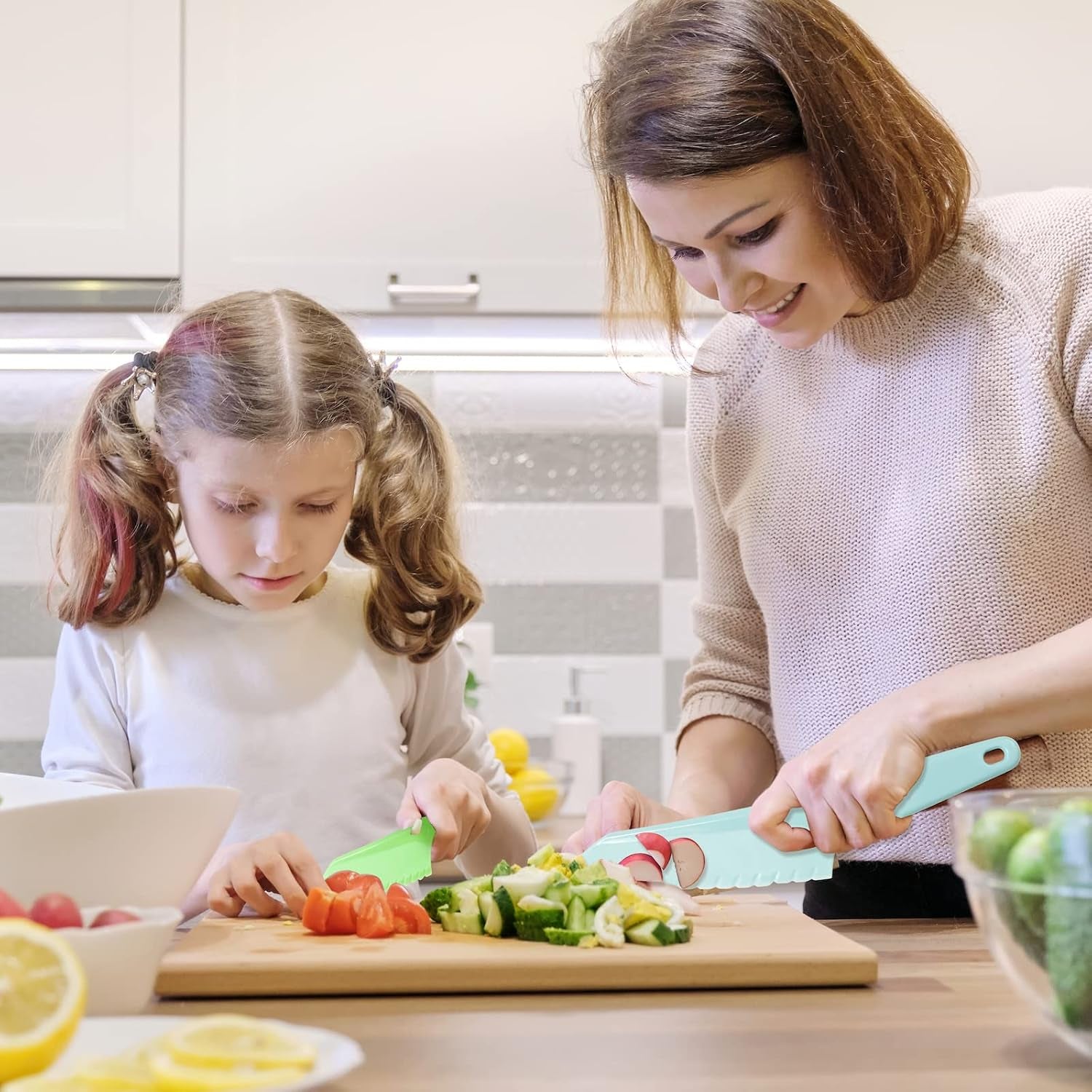 5-piece-kids-knifes-set-kitchen-knife-and-cutting-board-set-childrens-cooking-knives-in-5-sizes-colors-firm-grip-serrated-edges-bpa-free-kids-knives-lettuce-and-cutting-board-peeler