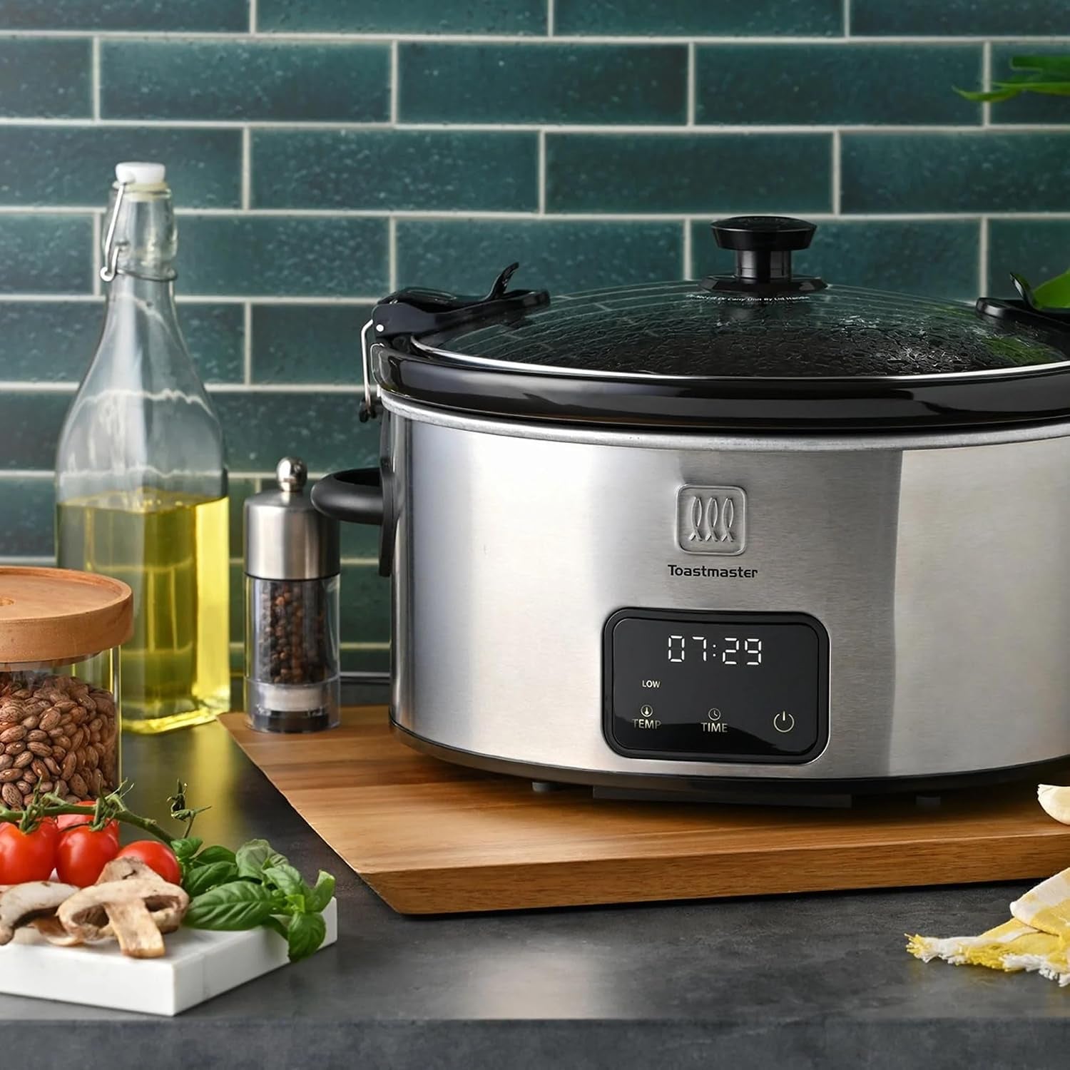 6-quart-digital-slow-cooker-with-locking-lid