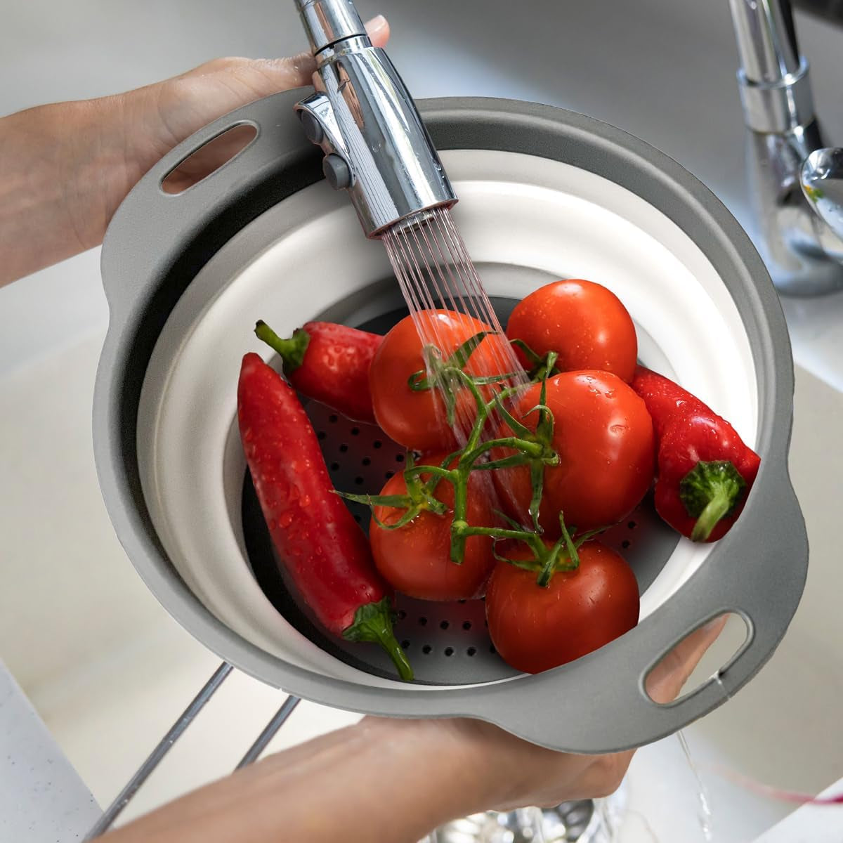 collapsible-colander-strainer-2l-small-pasta-drainer-for-kitchen-vegetables-and-fruit-round-plastic-foldable-draining-basket-for-easy-storage