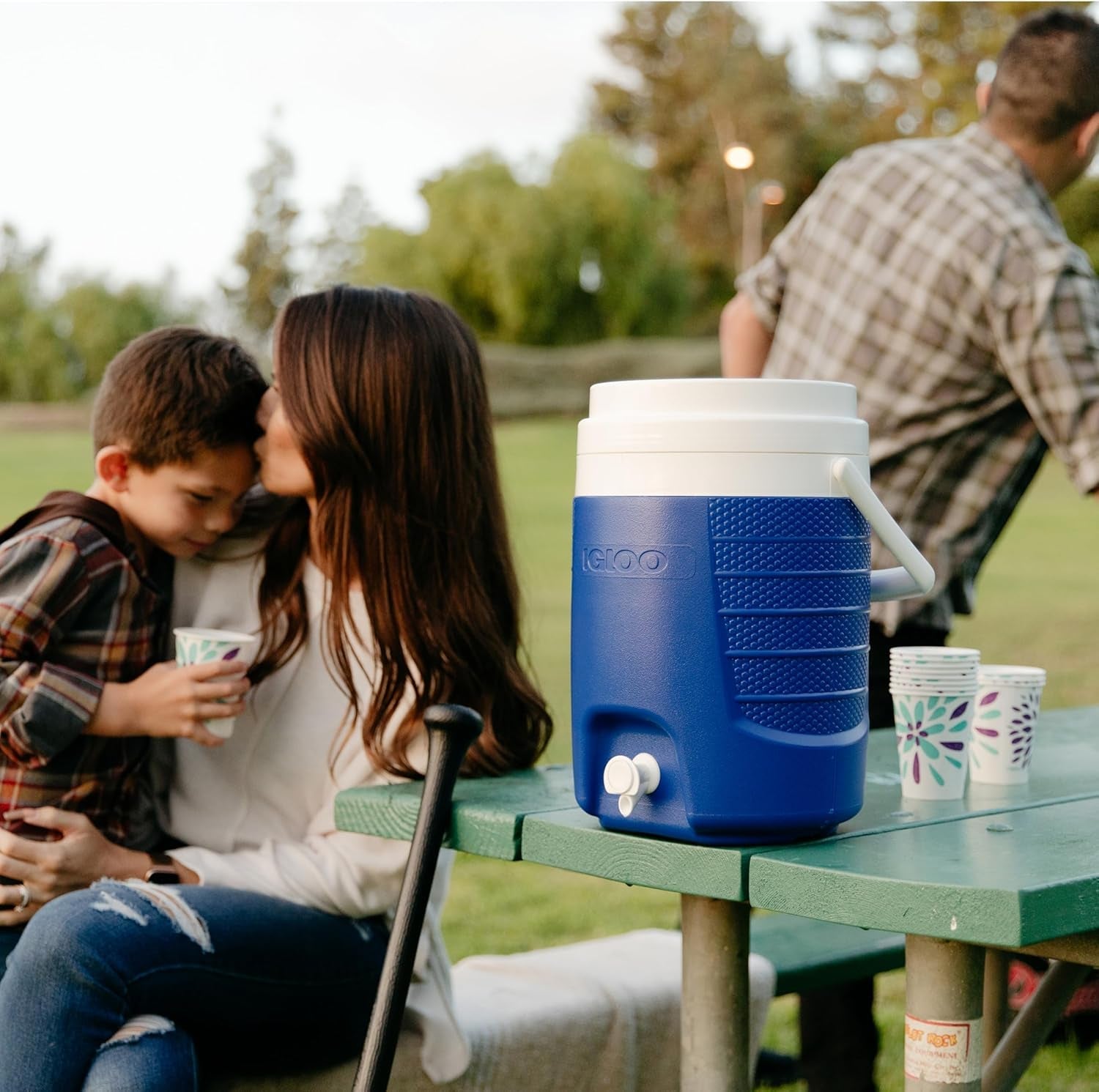 2-gallon-portable-sports-cooler-water-beverage-dispenser-insulated-cooler-dispenser-majestic-blue