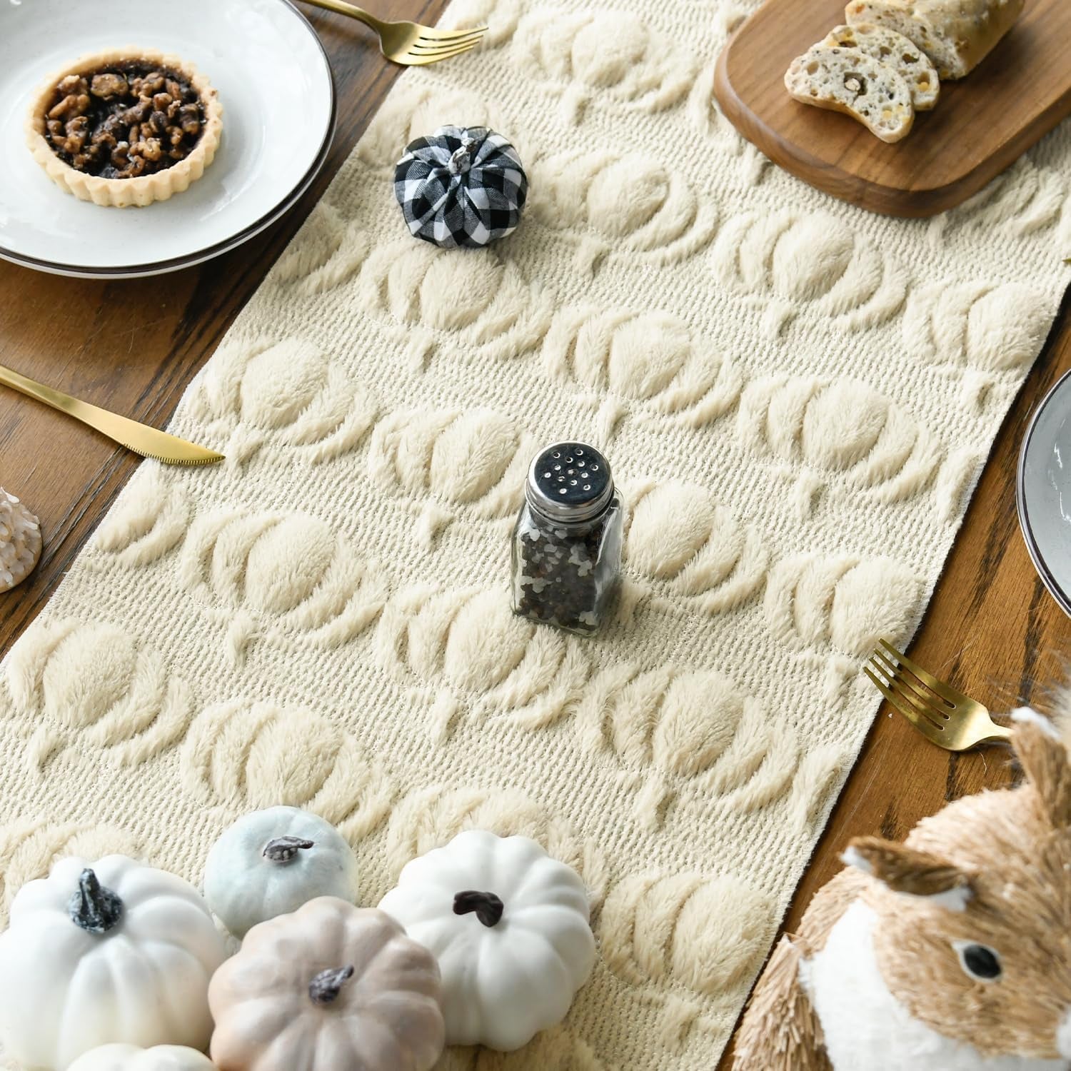 beige-soft-faux-fur-pumpkins-fall-table-runner-13x60-inch