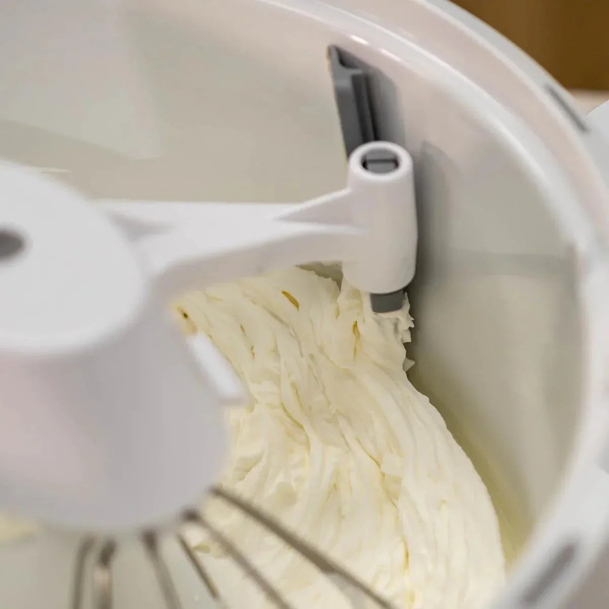 bosch-universal-plus-stand-mixer-with-bakers-pack-accessory-bundle-including-bowl-scraper-cookie-and-cake-paddles