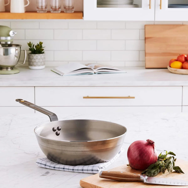 MINERAL B Carbon Steel Country Fry Pan - 11” Diameter, 7.7” Cooking Surface - Ideal for Sauteing, Simmering, Deep Frying & Stir Frying - Naturally Non-Stick Finish - Made in France2