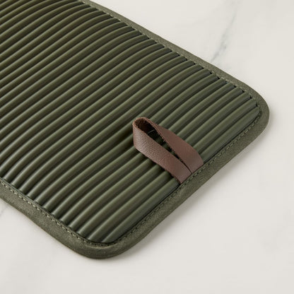 ® Evergreen Design Series Herringbone Ribbed Soft Silicone Pot Holders 2-Pack Set, Heat Resistant up to 500°F, Flexible & Waterproof, Deep Forest Green, 7"X10"5