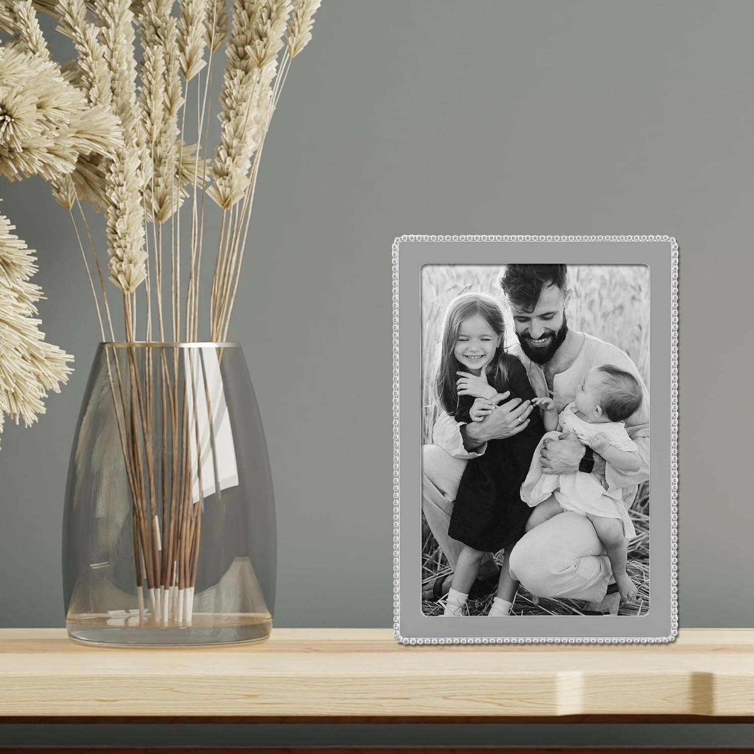 metal-picture-frame-with-delicate-outer-border-of-beads-silver-4x6