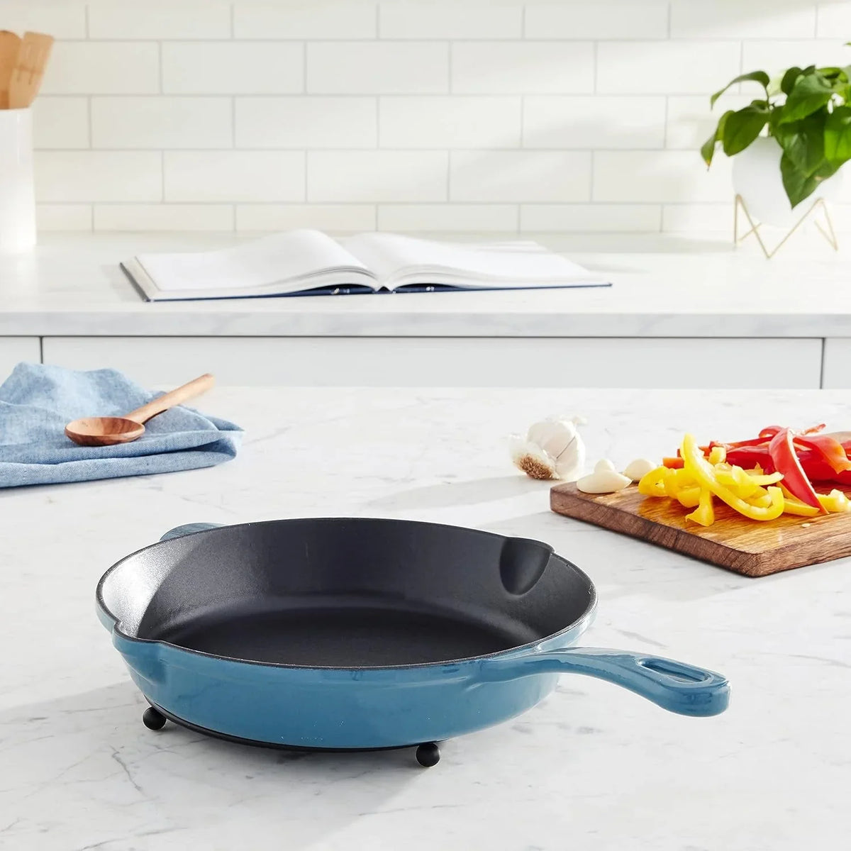 ci22-24bg-chefs-classic-enameled-cast-iron-round-fry-pan-10-inch-provencal-blue