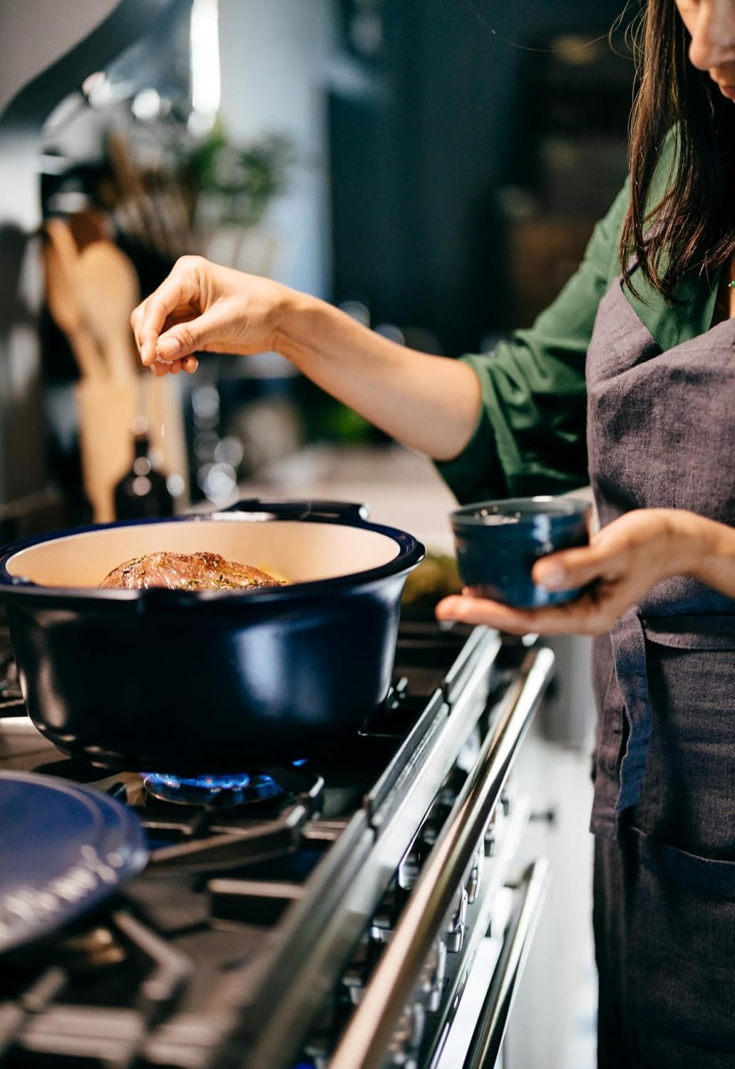 emile-henry-made-in-france-sublime-ceramic-6-qt-round-dutch-oven-indigo