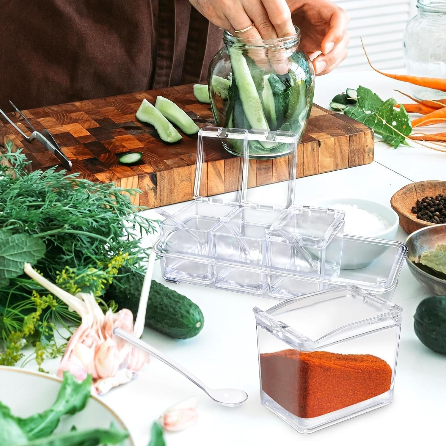 4-cell-clear-seasoning-rack-spice-box-storage-container-condiment-jars-acrylic-seasoning-box-with-cover-and-spoon-enhanced-version-clear