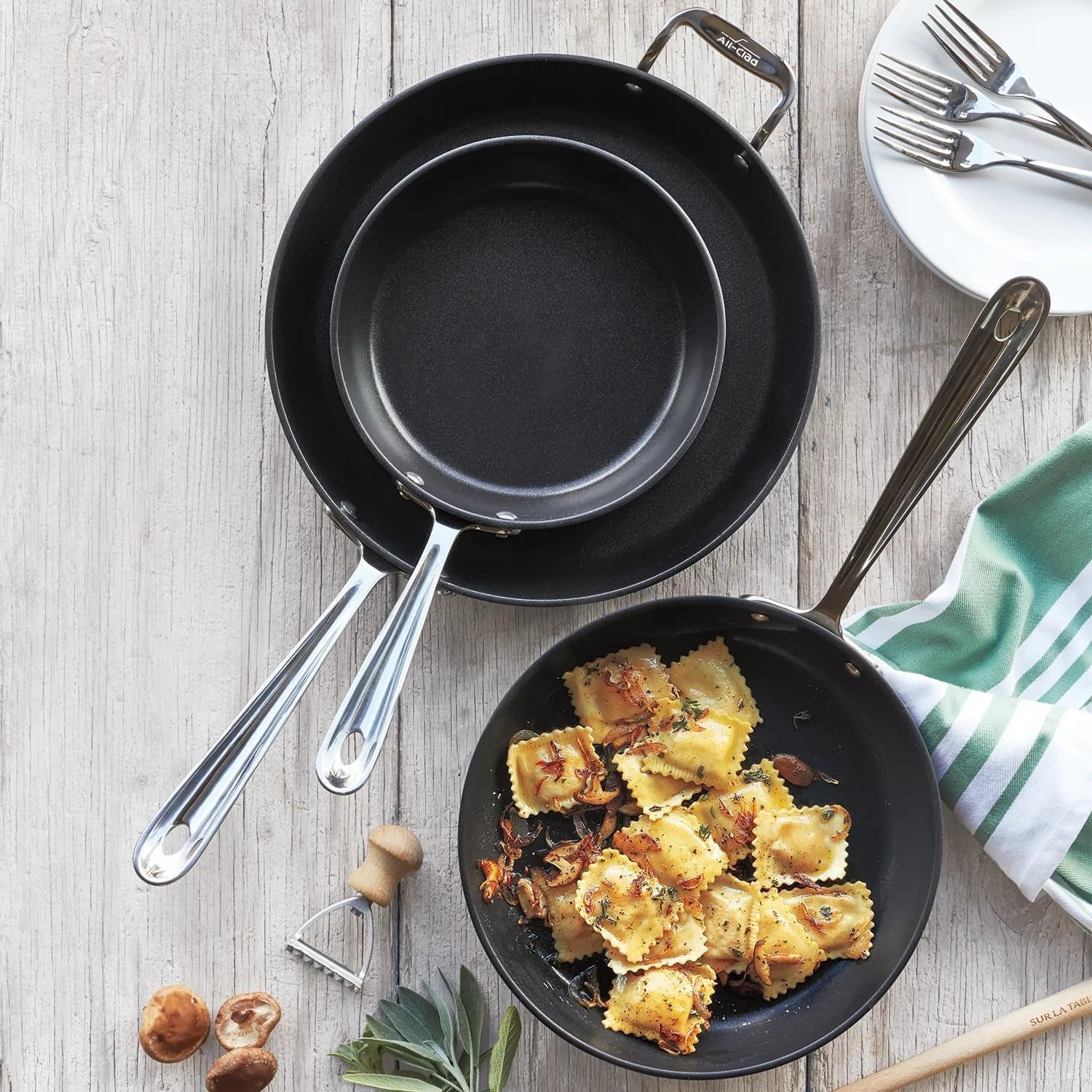 all-clad-black-nonstick-12-inch-skillets-set-of-3-834-1034-1234