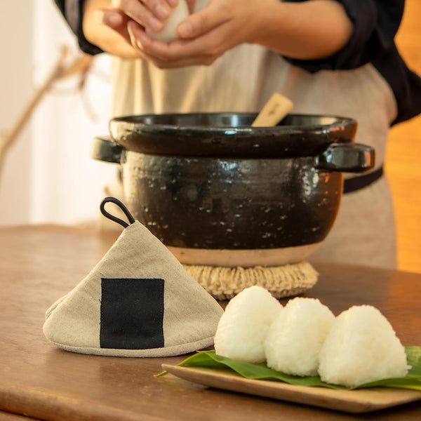 Nagatani Seitou ACT-03 Hase-En Kamado-San Earthenware Pot for 2 Cook Rice, Made in Japan (With Rice Spoon, Recipe) Diameter 8.5 Inches (21.5 Cm) X Height 6.3 Inches (16 Cm), Heat Retention, Rice Pot,8