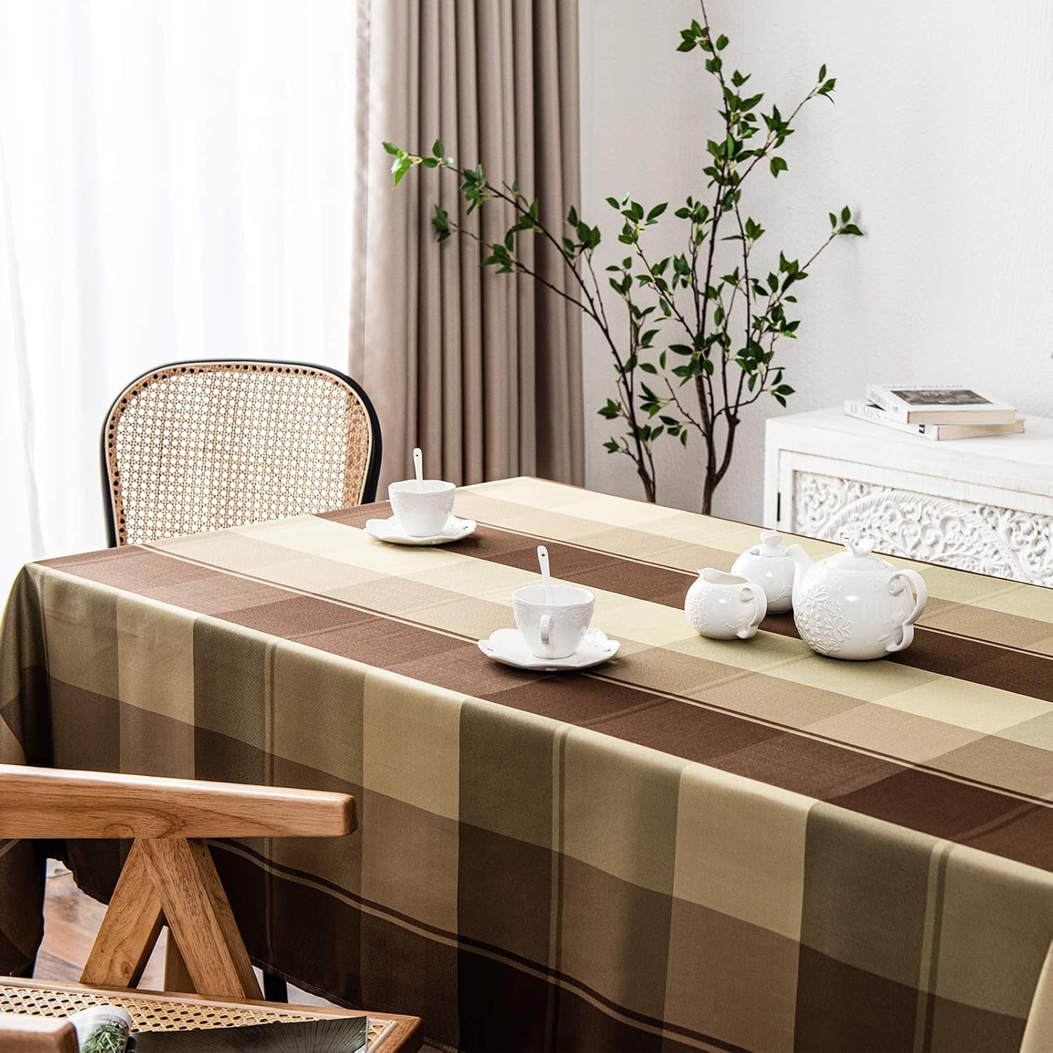 rectangle-plaid-check-tablecloth-spill-proof-water-wrinkle-resistant-checkered-table-cover-party-holiday-outdoor-tabletop-decoration-kitchen-dining-room-60-x-102-taupe