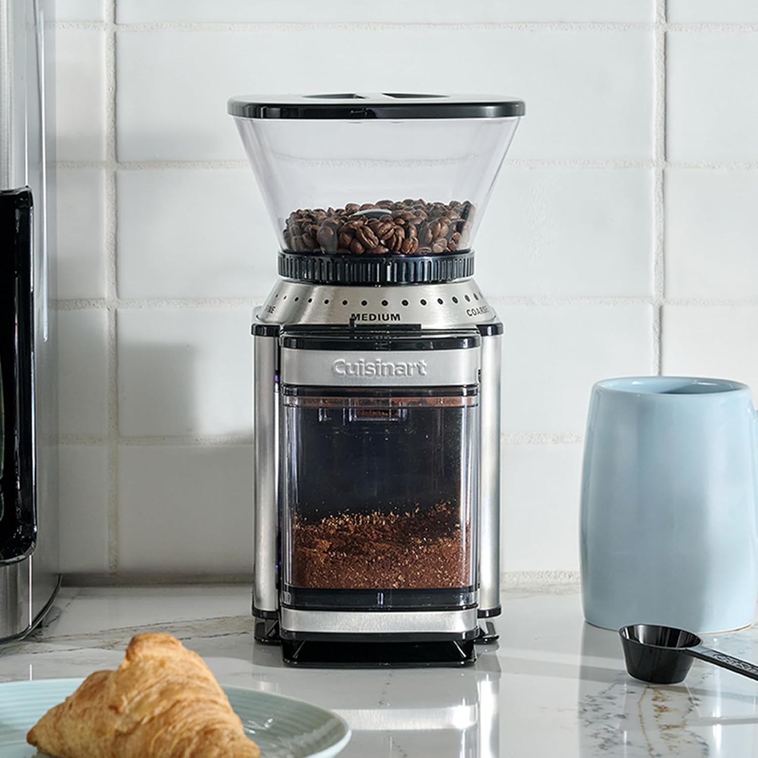 electric-burr-coffee-grinder-18-position-selector-4-18-cups-flat-burr-coffee-bean-grinder-with-18-options-fine-to-coarse-removeable-easy-to-clean-8-oz-bean-hopper-dbm-8p1